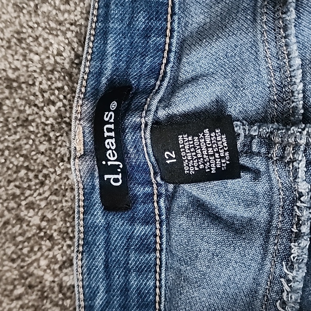 Capri Jeans - Picture 3 of 3